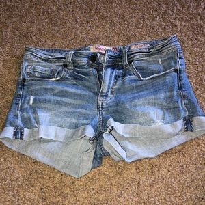 LOW RISE SHORTIE jean shorts